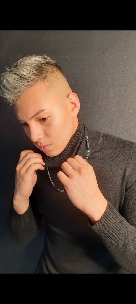 Alejandro Bedoya monrroy perfect star image