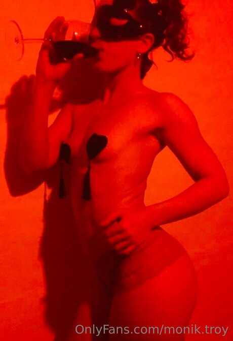 MoniK Troy model pretty galleries