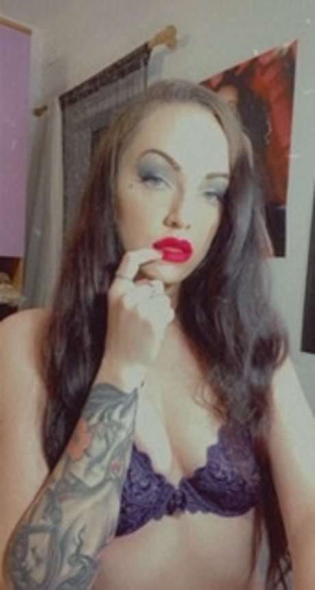 Petra Jade star nude pics