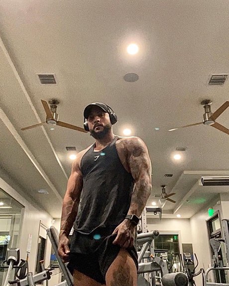 Dre Gavi model pretty gallery