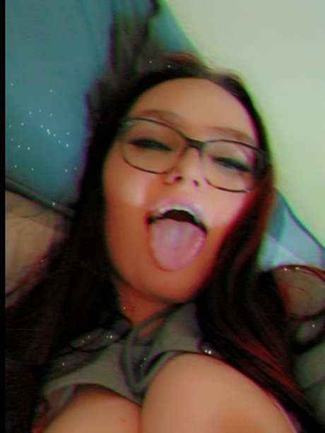 QueenieBee pretty model archive