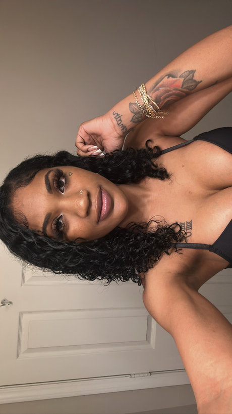 Pretti Pink P hot star photo