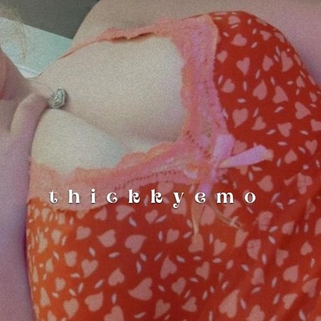 ur mami_ model sex pic