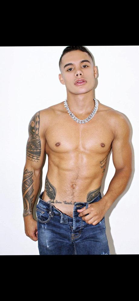 Randy Junior sexy pornstar pictures