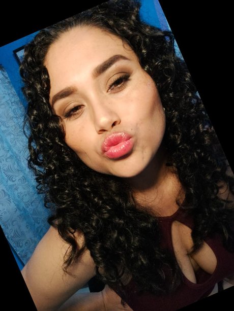 Mila Martz hot actress pic