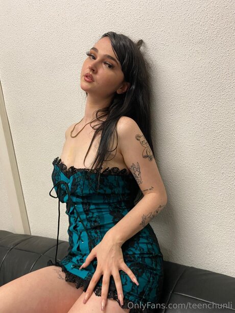 _Chun Li 18 yO Cosplay_ star img