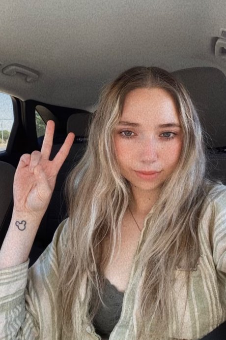 Tayletsplay_ model pornographic pics