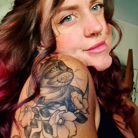 Poisoning Ivy naked pornstar picture