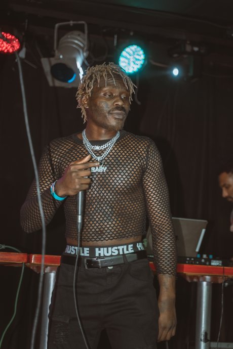 TshombeGreat_ erotic star pic