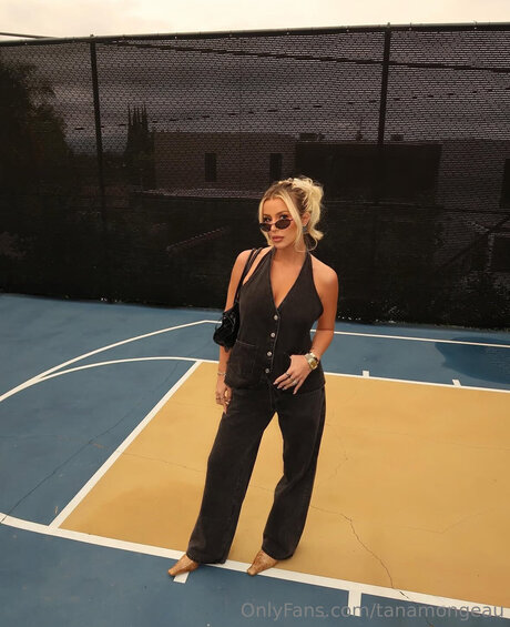 _tana mongeau hot actress pic