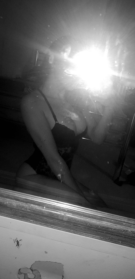 GoldenGoddessxo star free photo