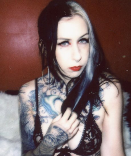 Batty Daddy Letharia sexy actress gallery