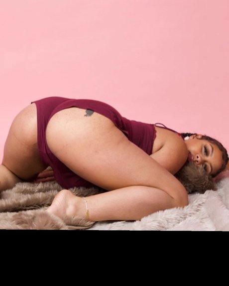 ELLE THE HONEY BUNNY pornstar art galleries