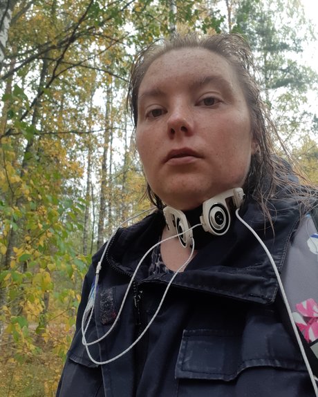 Pirtsu model naked photo