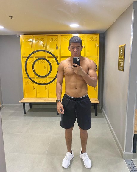 Antony Uncut 0 10_ sex star pic