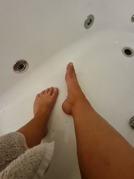 10 toes and me_ erotic actress pics