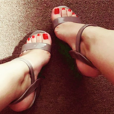 Emma Charlotte Feet nudes model images