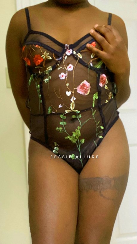 Ms Divine hot actress images