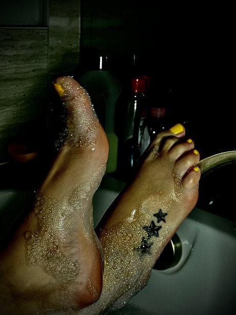 ClassiNSassi star pornographic archive