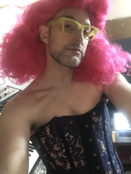 MuzikNerd free actress picture