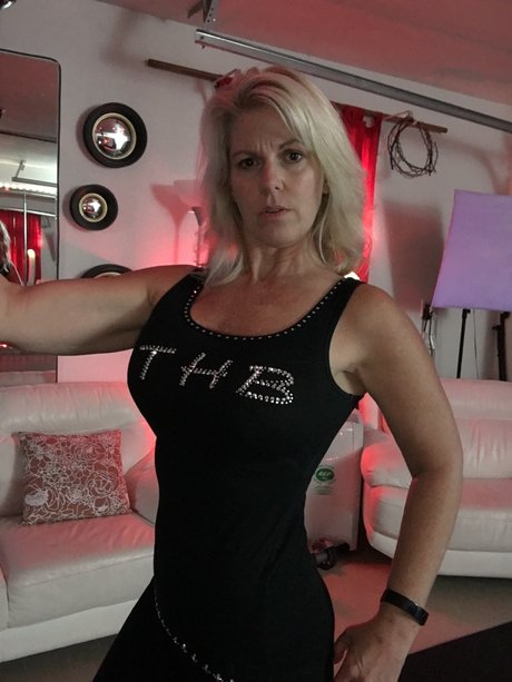 Mrs Biz nice model picture