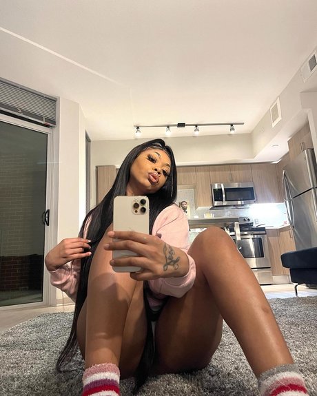 Mindyofficial model nudes pics