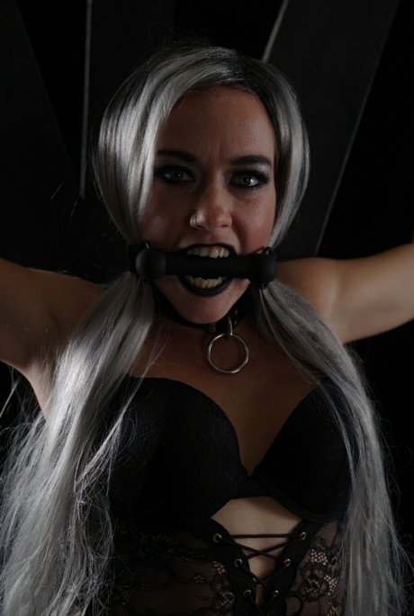 Obsidian Graves nude actress pics