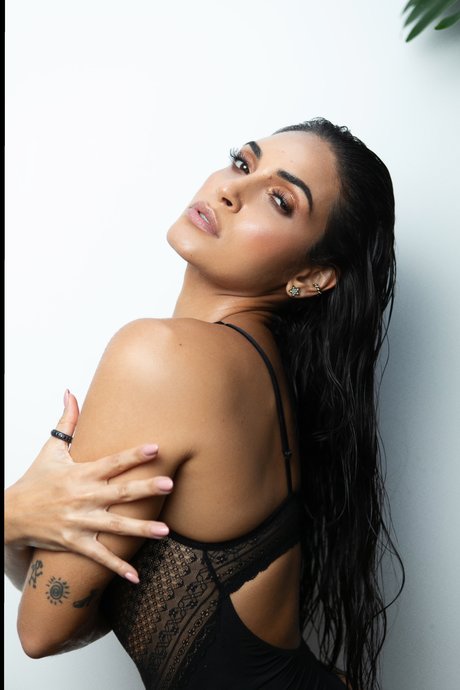 Daya Luz model high quality photos