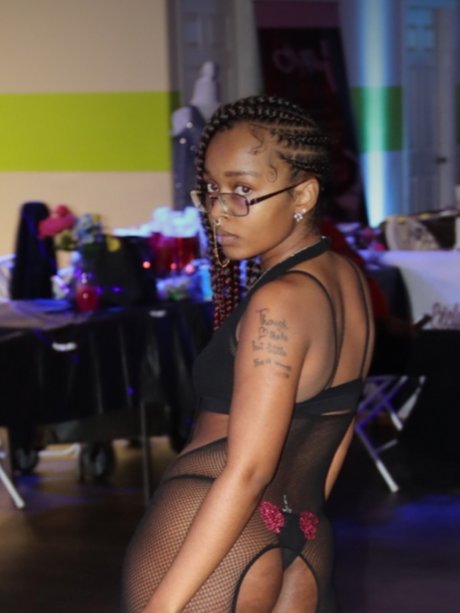 Sexy Caramel_ exclusive star pictures