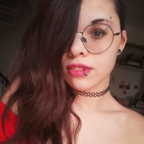 Undemivisage star sexy photos