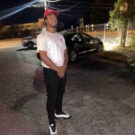 Slim Pipes model sex pictures