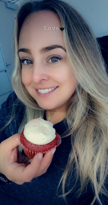 Saundra Sativa nice star img