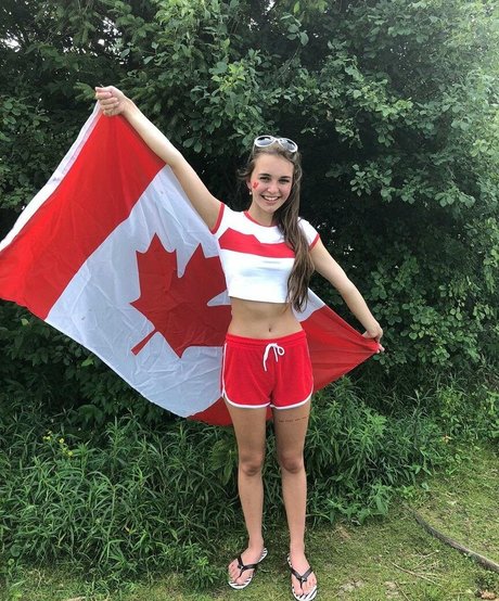 Nikki Roumel sexy actress pic