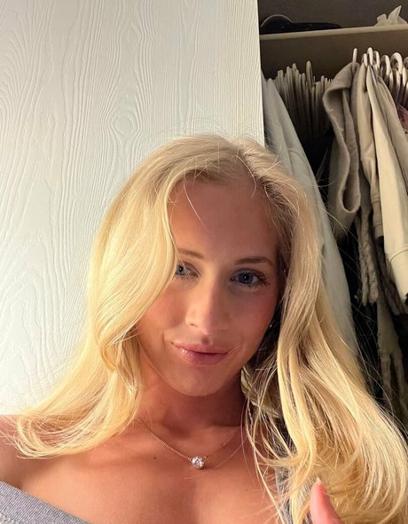 amateur swinger onlyfans hot nude pic