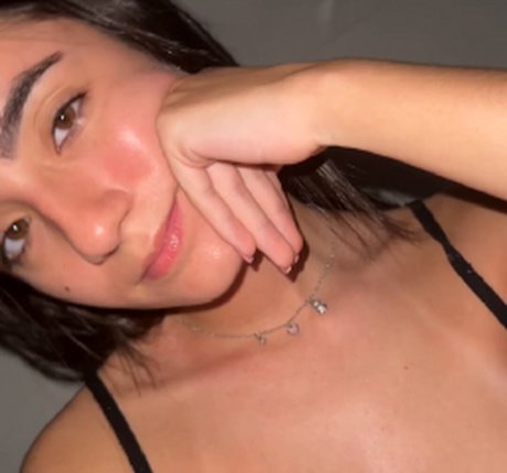 Gih Oliveira sexy model image