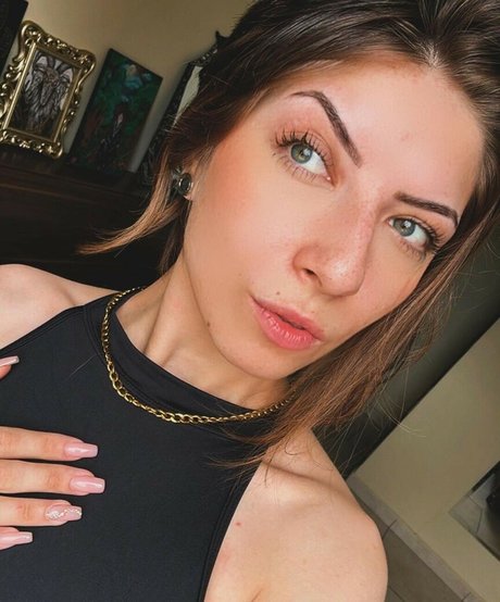 Alessandra Pink sexy star pictures