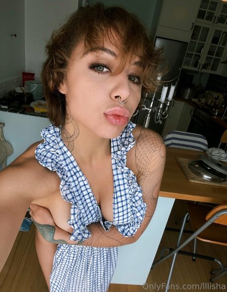 lllisha erotic actress images