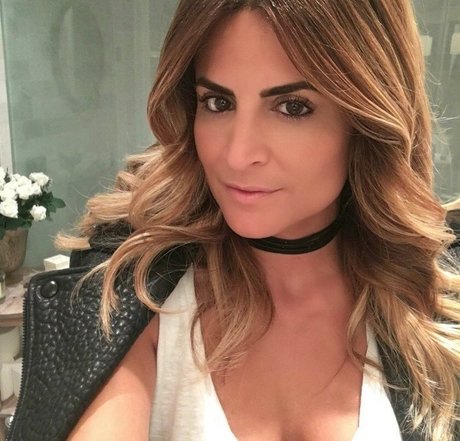 Alison Victoria model art gallery