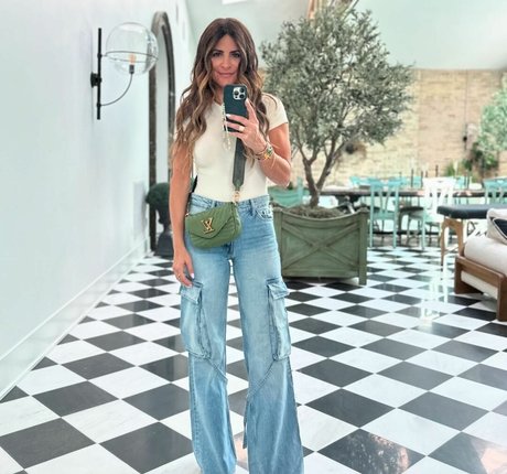 Alison Victoria adult model image