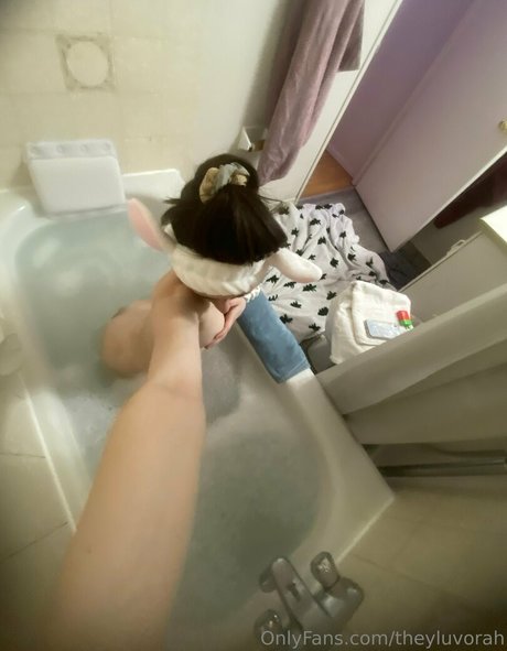 theyluvorah beautiful model pic