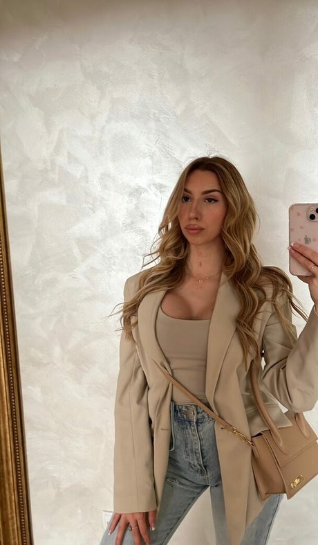 alexndraca hot model pictures