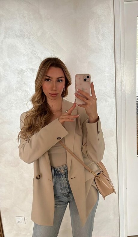 alexndraca star naked gallery