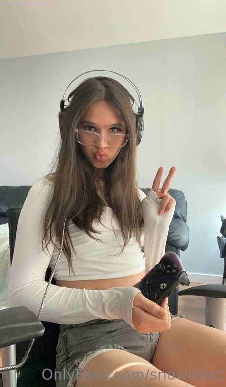 snowiislxt hot model images