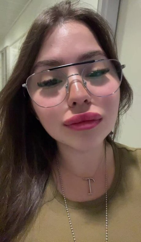 Tamar Abuchzira art model galleries