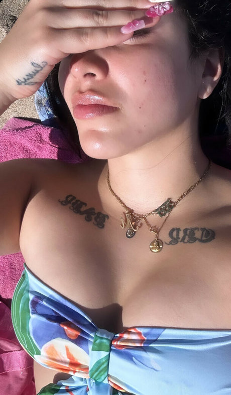 Selenaxoxoxo Marian naked actress photo