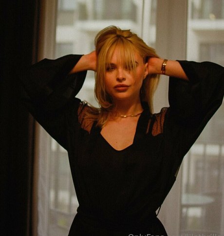 lilathrills high quality pornstar pictures