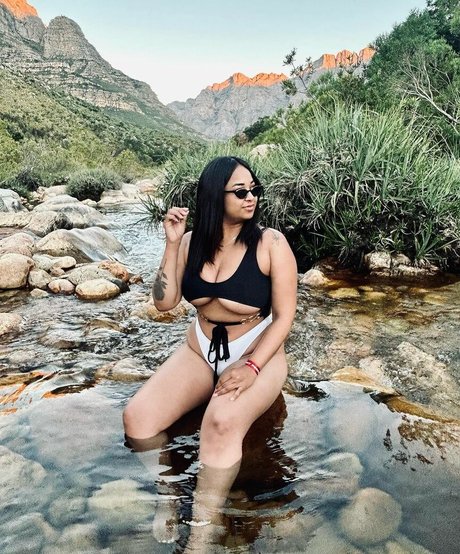 Magan Jade model best img