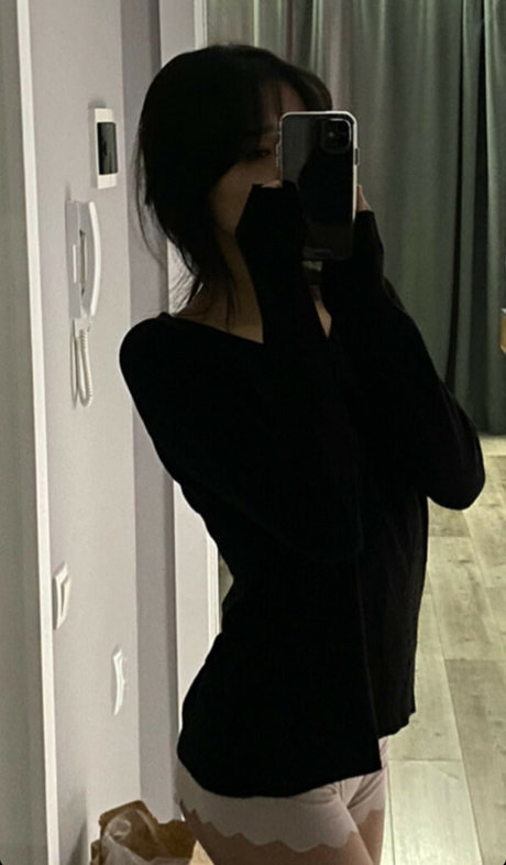 aerri lee model exclusive image