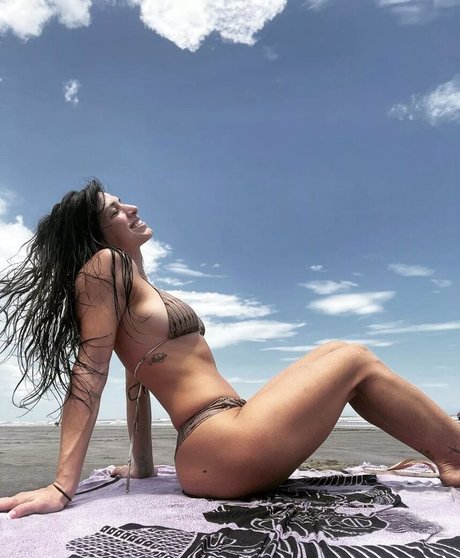 MacKenzie Dern erotic model img