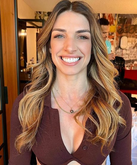 MacKenzie Dern Profile pic